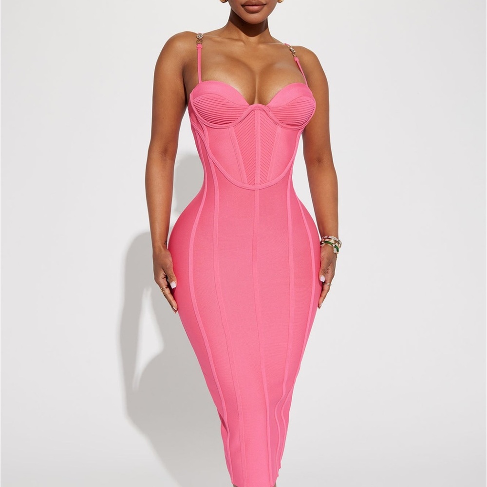 Pink bandage midi dress.